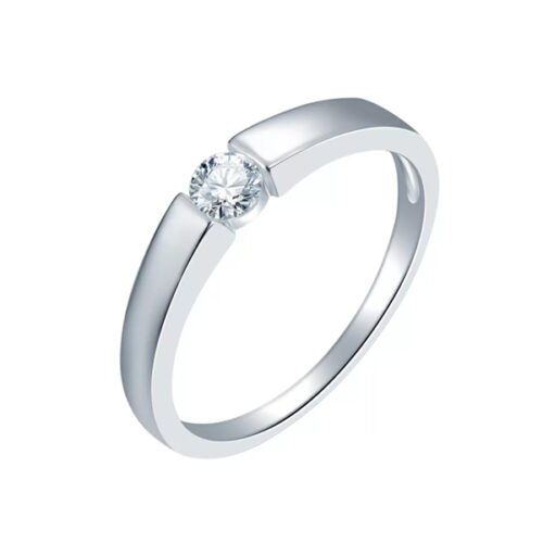 Кольцо из серебра 925 пробы с фианитом
